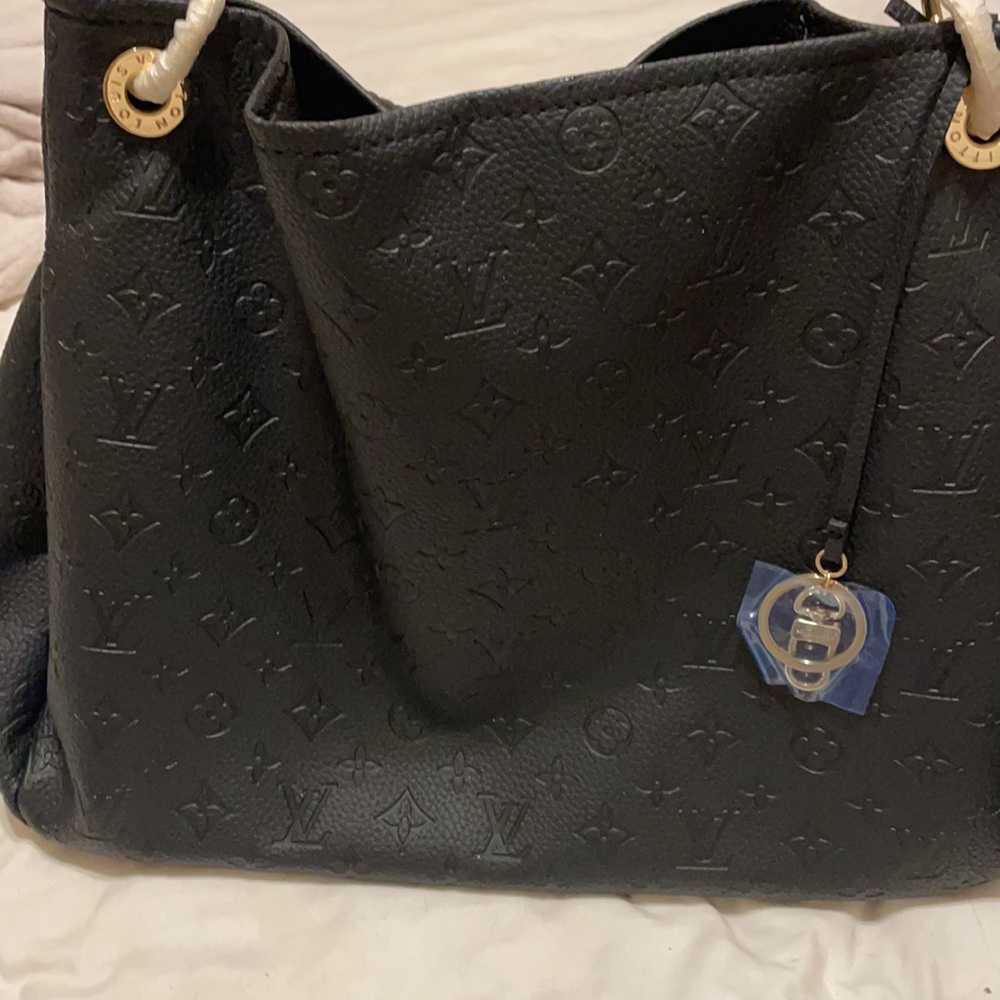 Gorgeous Navy Handbag - Picture 2 of 4